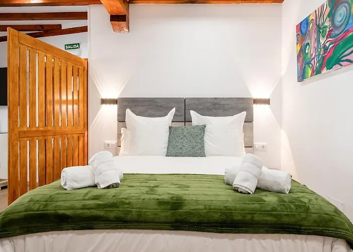 Apartament Miravilla 25 1 *