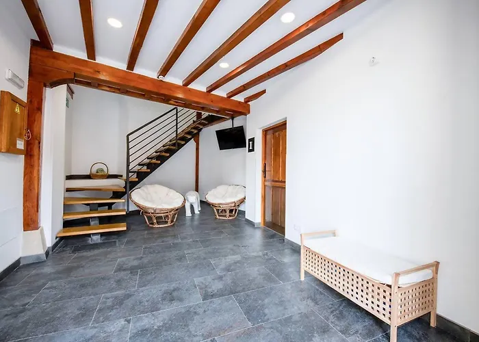 Apartament Miravilla 25 1 *