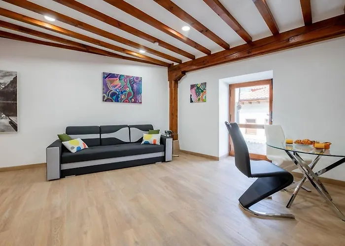 Apartament Miravilla 25 1